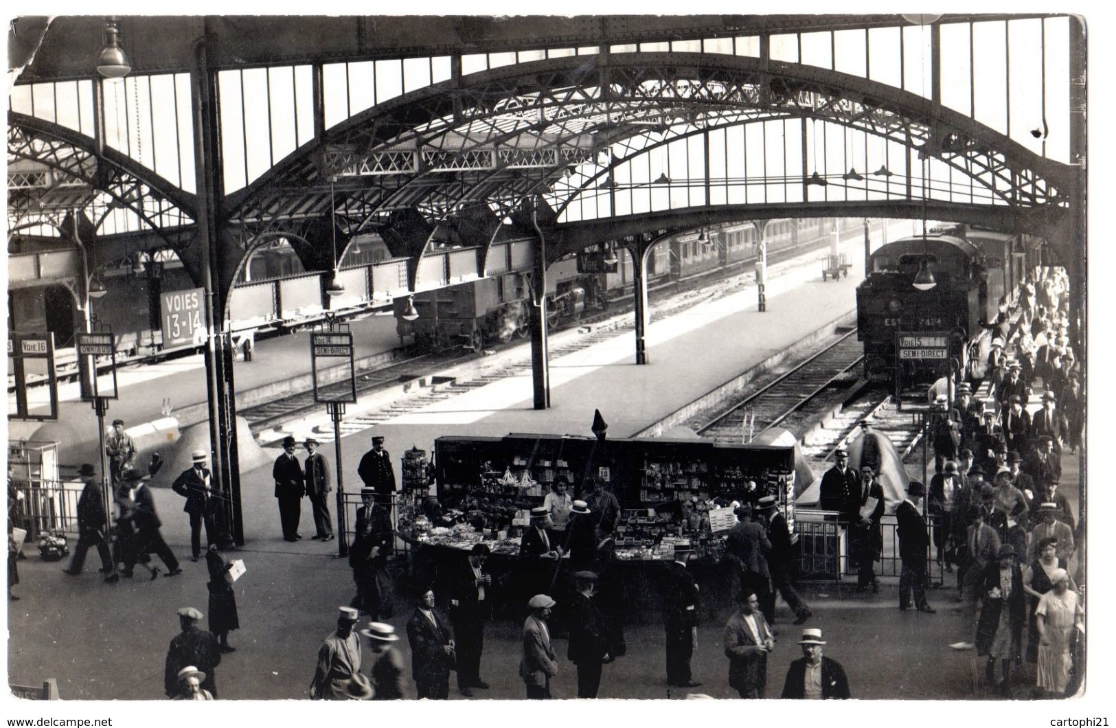 CPA Photo Réelle 75 PARIS 10e La GARE De L'EST Les Voies 13-14 Quais Trains EST Voyageurs Boutique - Métro Parisien, Gares