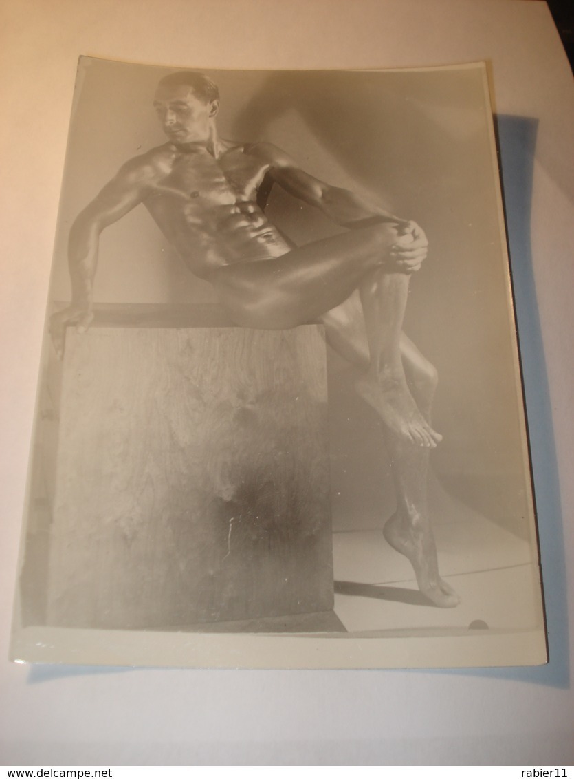 PHOTO ORIGINALE  D UN CULTURISTE 1930  HOMME POSE TORSE NU - Sport