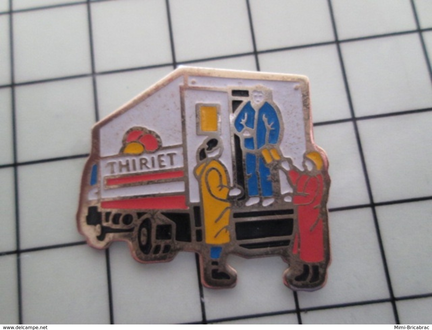 316c Pin's Pins / Beau Et Rare / THEME : TRANSPORTS / CAMION DE LIVRAISON SURGELES THIRIET - Transports