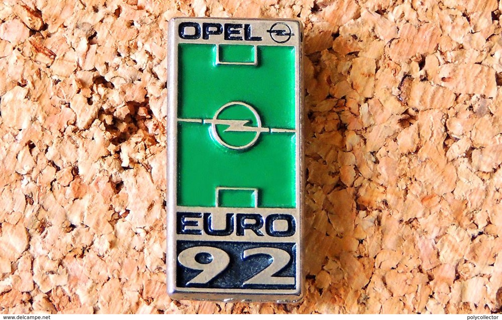 Pin's OPEL EURO 92 - Football- Peint Cloisonné - Fabricant Inconnu - Opel