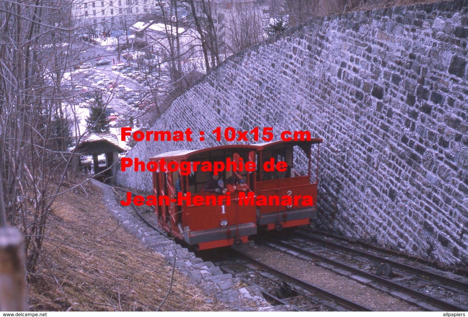 Reproduction Photographie Des Funiculaires N°1 Et N°2 De Terace à Engelberg En Suisse En 1972 - Otros & Sin Clasificación