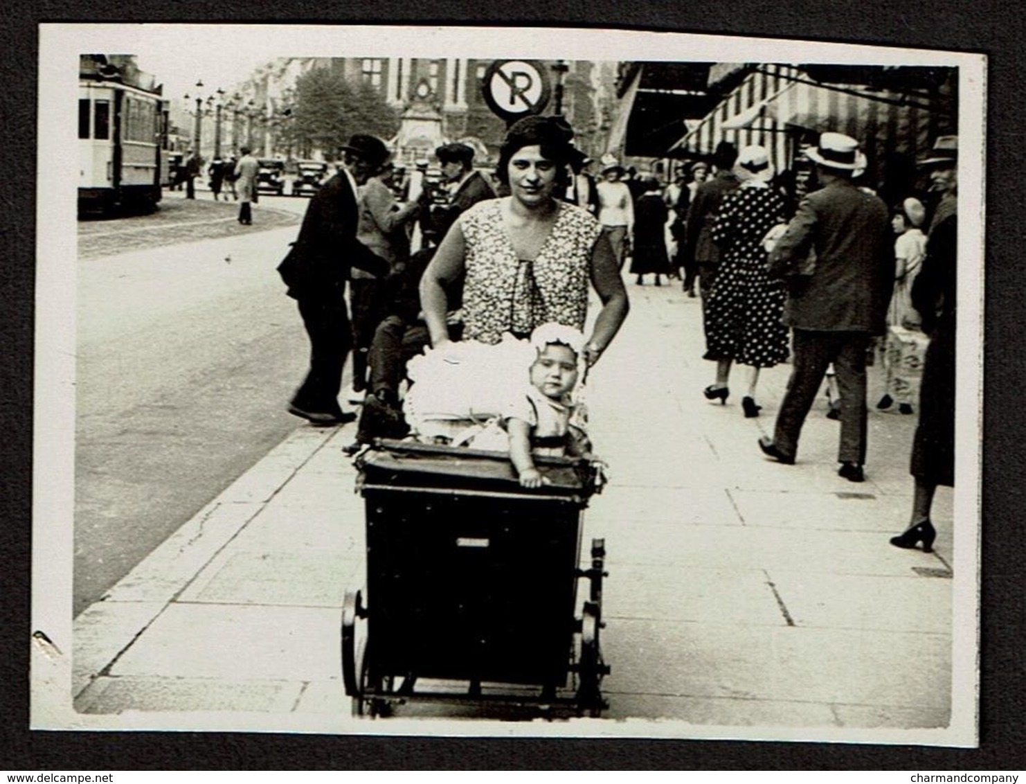 Photo - 8 Cm X 6 Cm - Marcheur & Marcheuse De Rue - Dame Et Bébé - Street Photography - Voir Scan - Persone Anonimi