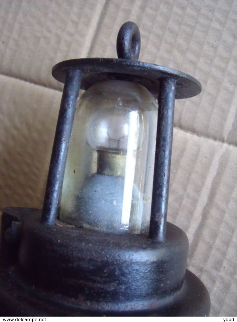 UNE ANCIENNE LAMPE DE MINEUR - Lighting & Lampshades