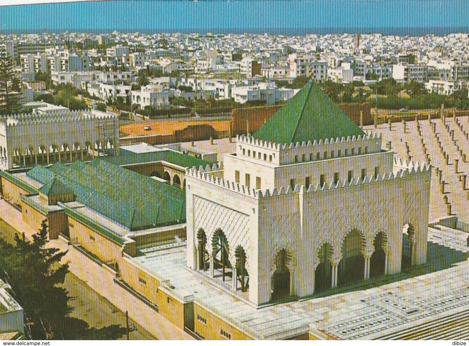 Carte Postale. Maroc. Rabat. Vue De Détail Du Mausolée Mohamed V Et Vue Panoramique De La Ville. Etat Moyen. - Monumentos