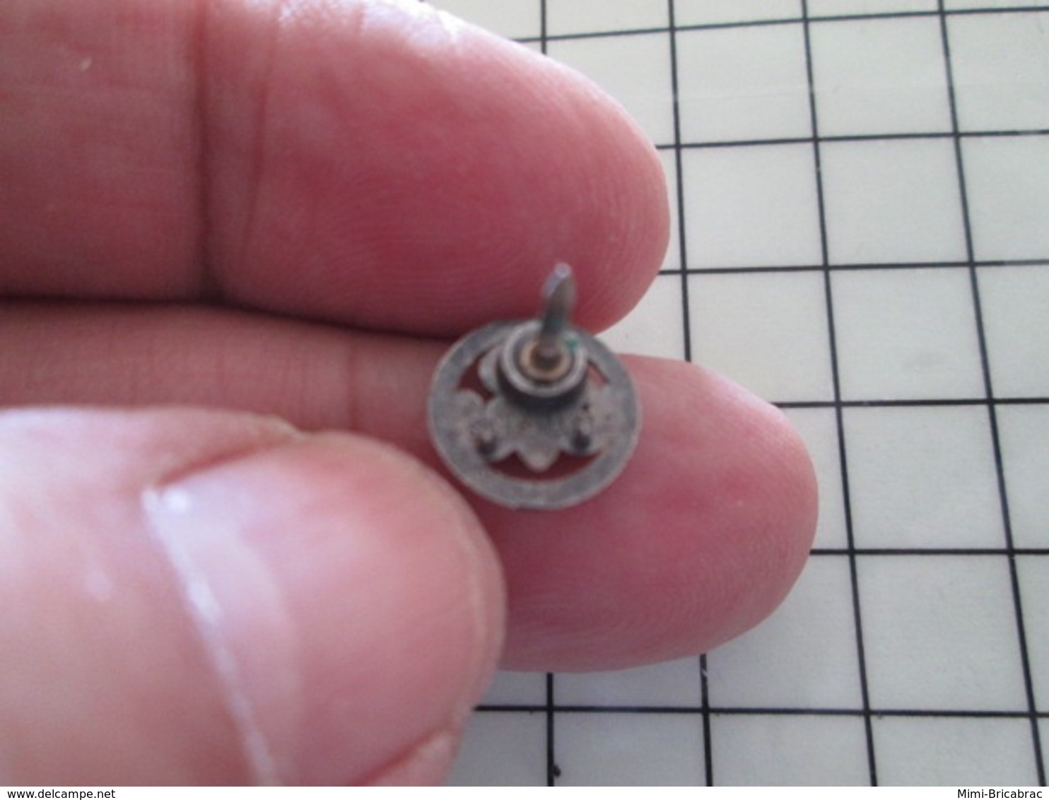 416c Pin's Pins / Beau Et Rare / THEME : SPORTS / ARC FLECHE TIR A L'ARC ? Mini Pin's - Tiro Al Arco