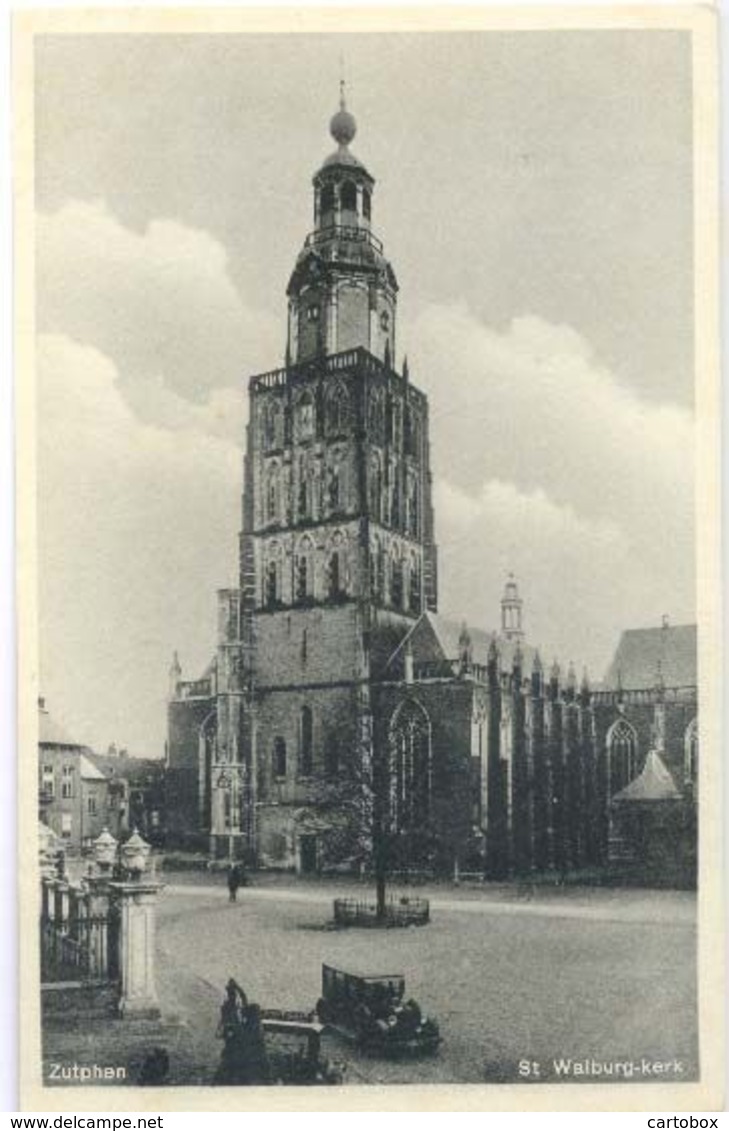 Zutphen, St. Walburg-kerk (met Oldtimer) - Zutphen