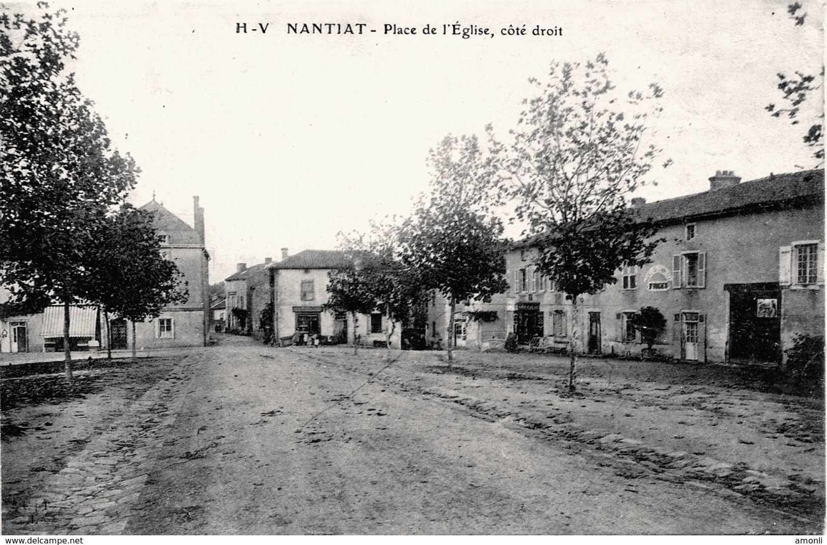 87. HAUTE-VIENNE - NANTIAT. Place De L'Eglise, Côté Droit. - Nantiat