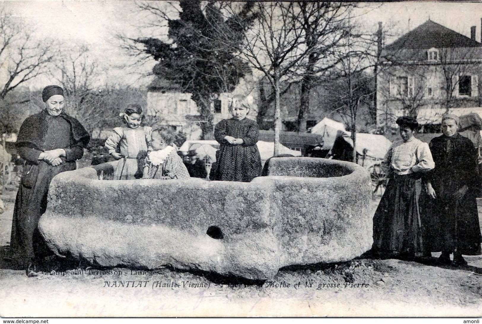 87. HAUTE-VIENNE - NANTIAT. Place De La Mothe Et La Grosse Pierre. Un Jour De Foire. - Nantiat