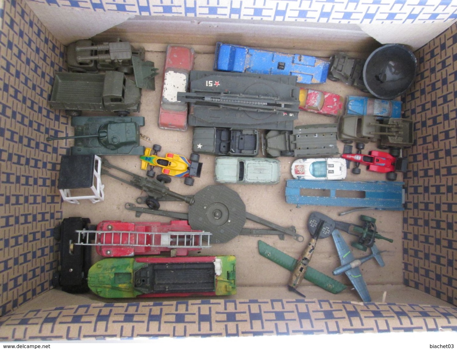 Lot De Vehicules En Plastique Et Fer (dinky,solido,bonux,etc...) Voir Scan - Toy Memorabilia