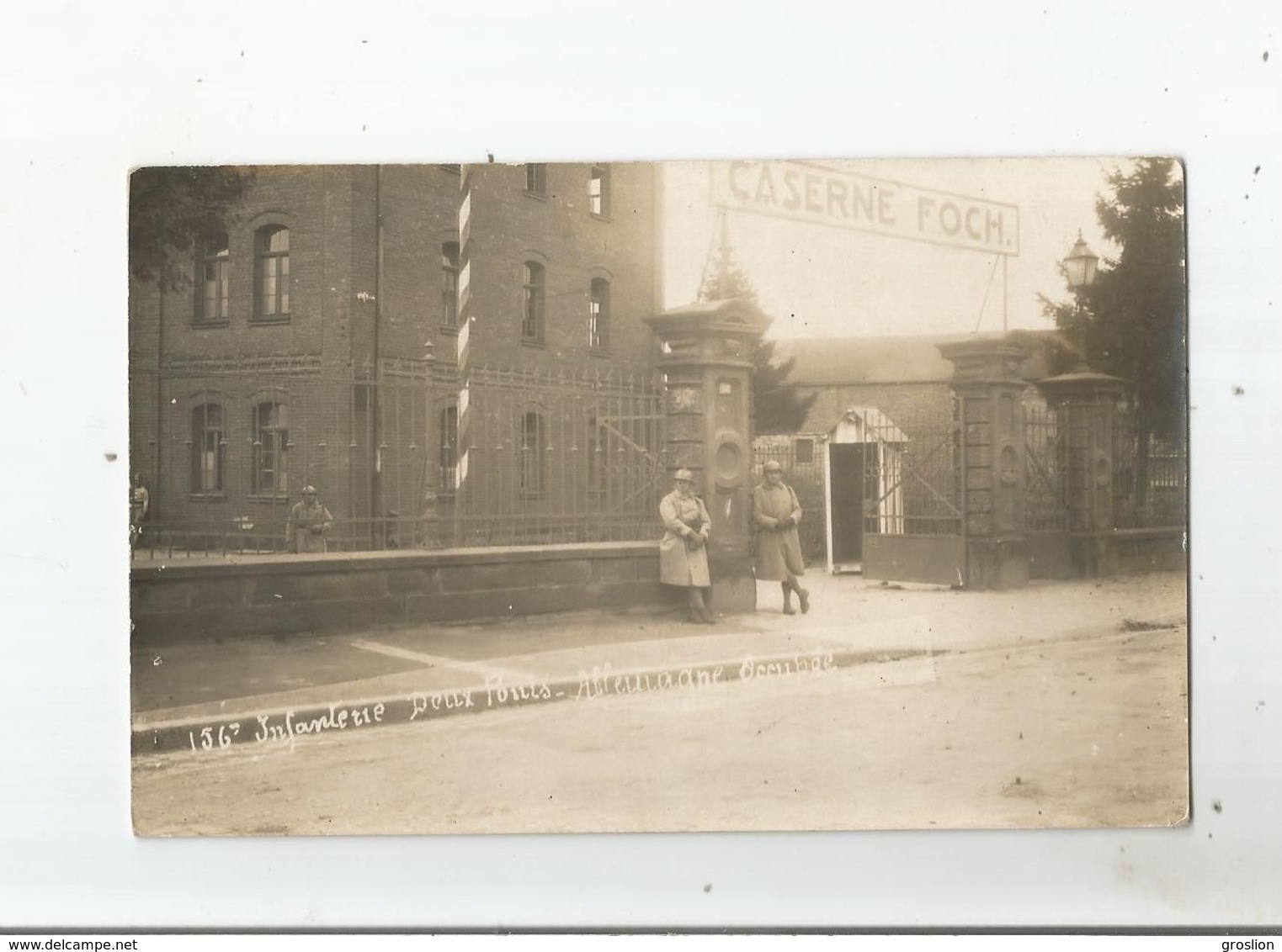 DEUX PONTS (ALLEMAGNE OCCUPEE) CARTE PHOTO AVEC MILITAIRES FRANCAIS DU 156 EME D'INFANTERIE CASERNE FOCH - Zweibruecken