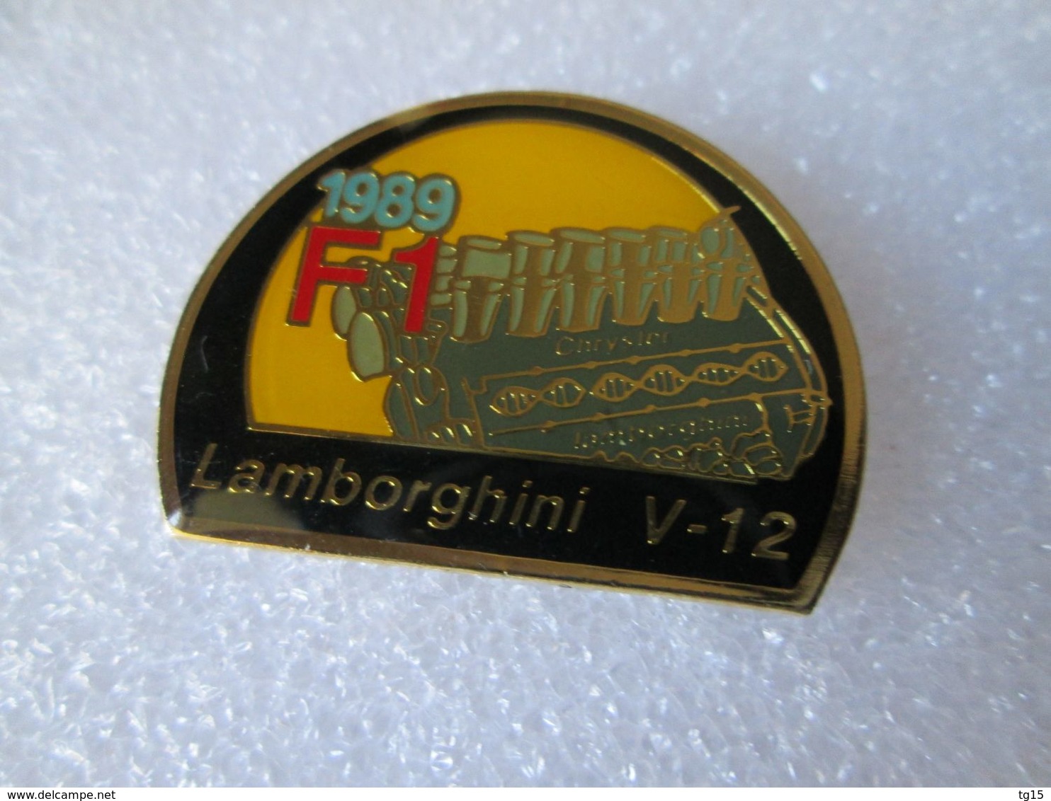 PIN'S   FORMULE 1  LAMBORGHINI  V 12  1989  32X25mm - F1