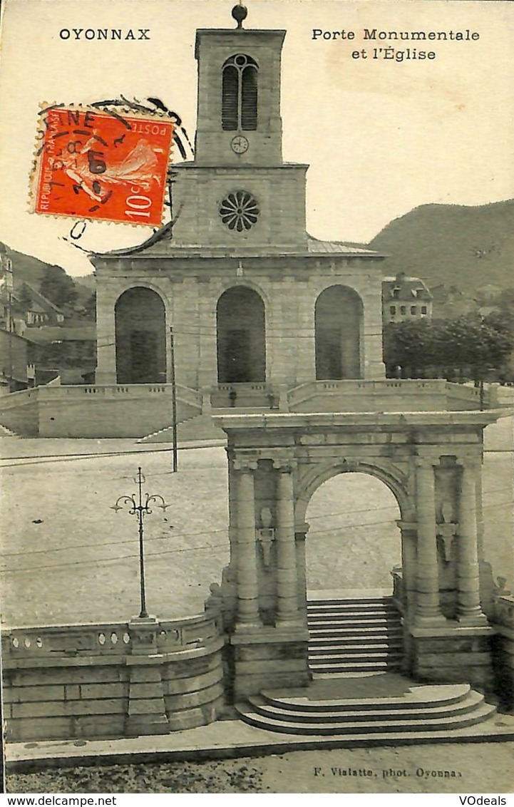 029 285 - CPA - France (01) Ain - Oyonnax - Porte Monumentale Et L'Eglise - Oyonnax