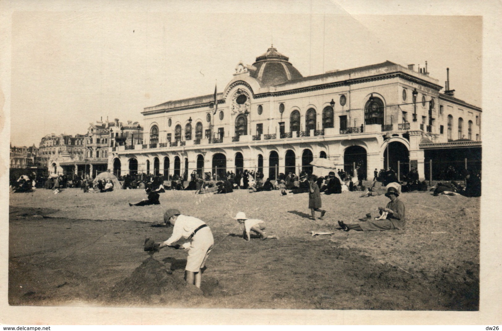 Le Casino De Biarritz Et La Plage - Jeux Sur La Plage: Châteaux De Sable - Carte-photo Non Circulée - Casino