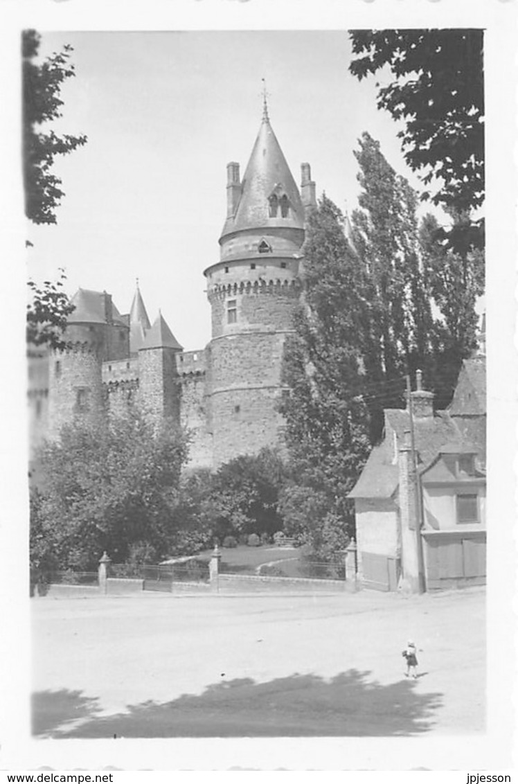 ILLE ET VILAINE  35  VITRE - LE CHATEAU - PHOTOGRAPHIE, BORDS DENTELES - Vitre