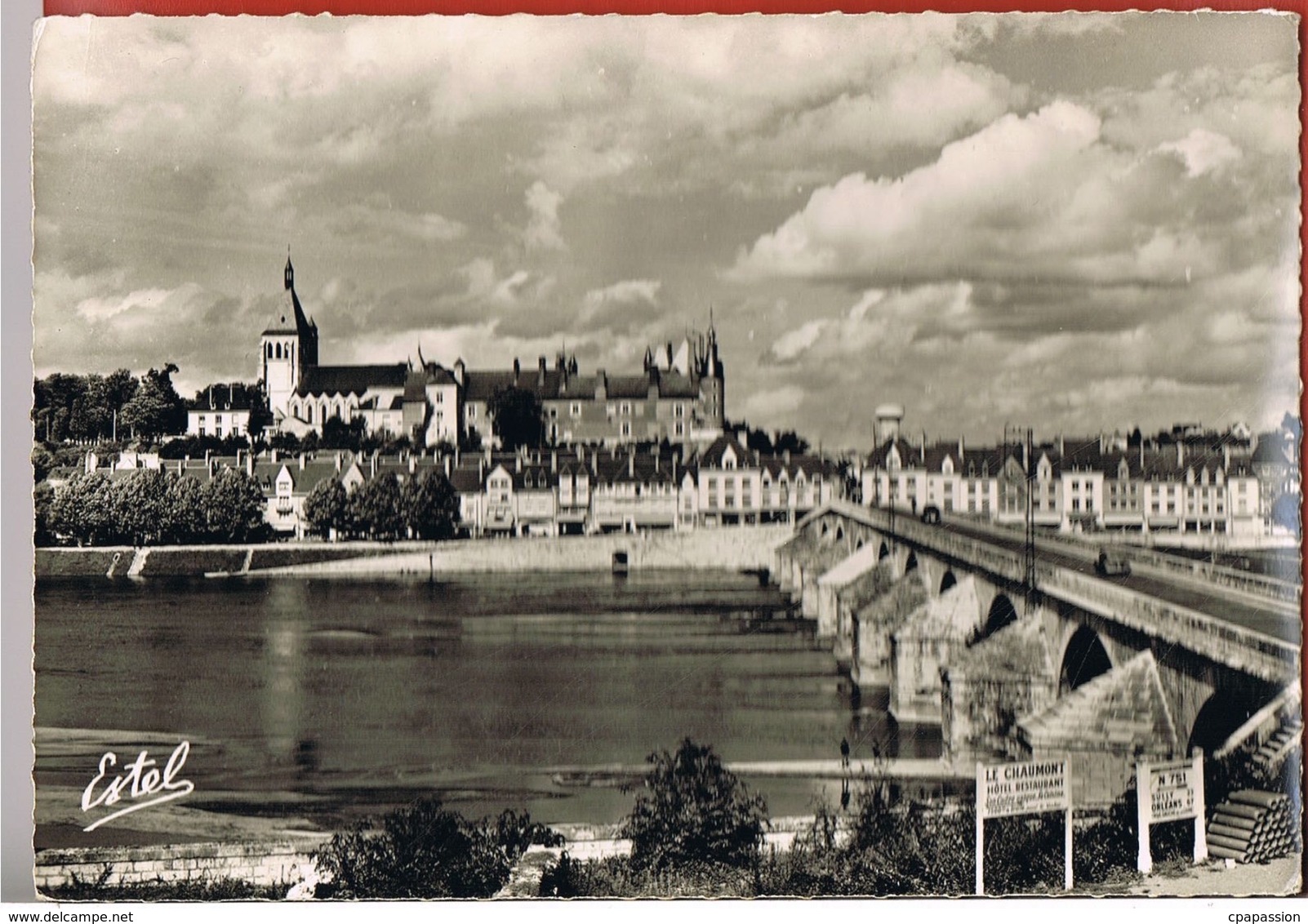 45- GIEN Vue Gle - Le Pont Sur La Loire , Le Chateau Et La Nouvelle Eglise Jeanne D'Arc-  Scans Recto Verso - Gien