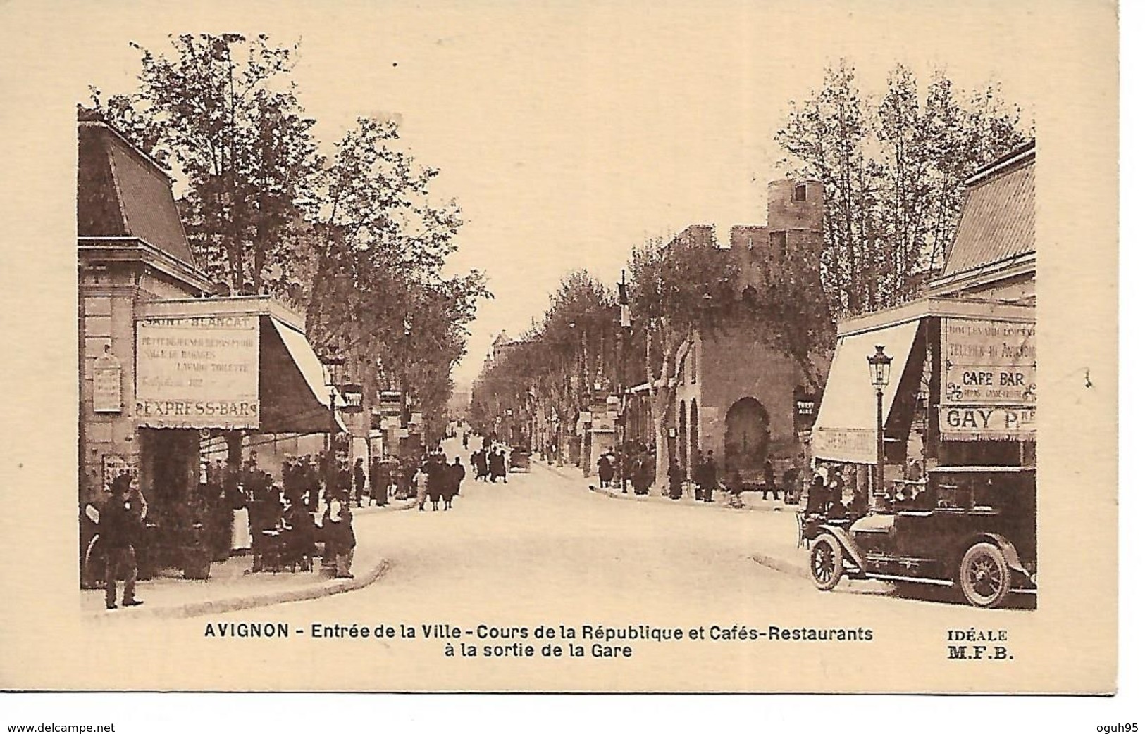 84 - AVIGNON - Entrée De La Ville - Cours De La République, Cafés Restaurants à La Sortie De La Gare  (Très Animée) - Avignon