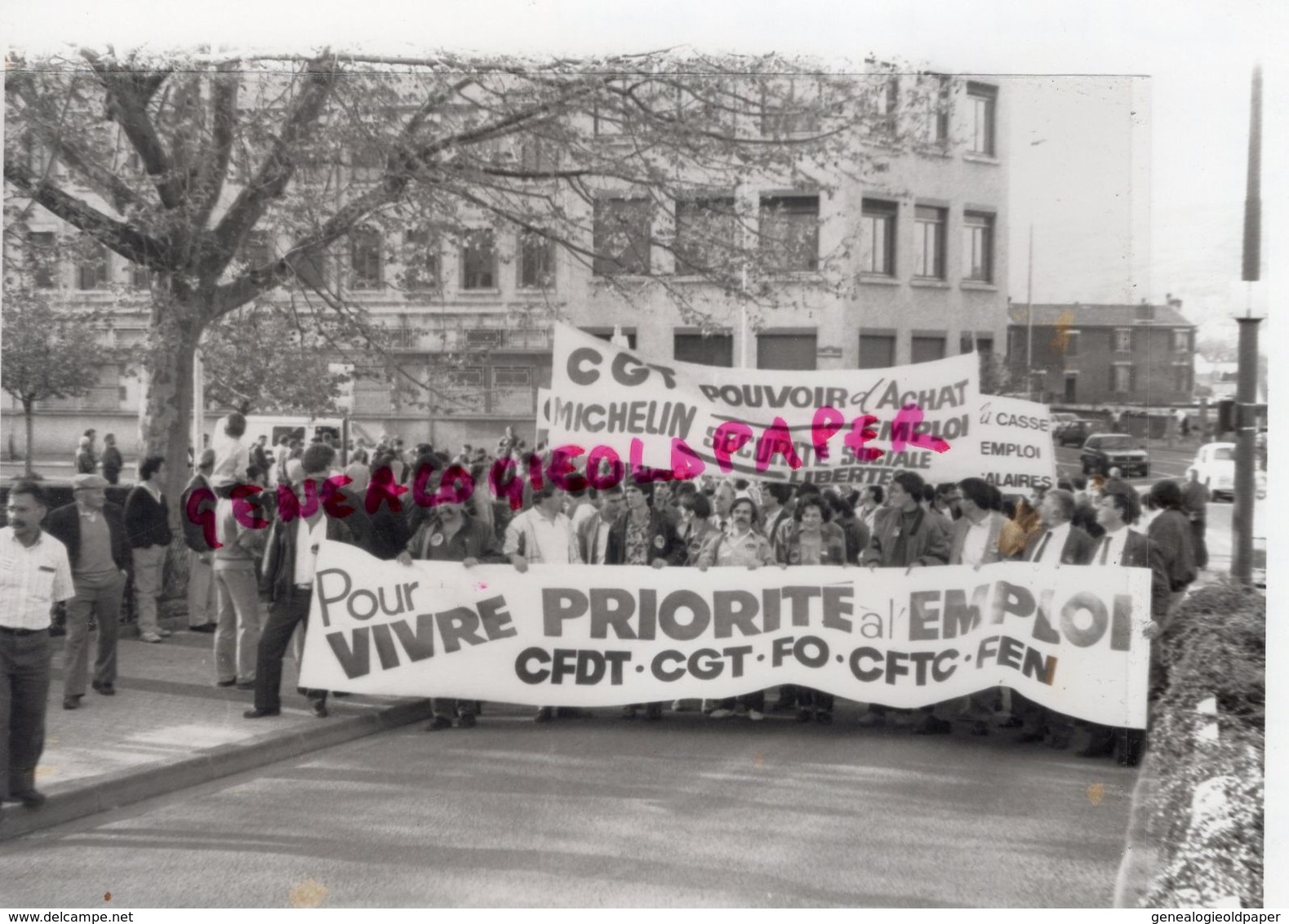 63- CLERMONT FERRAND- MANIFESTATION EMPLOI MICHELIN-SYNDICATS MOBILISES - RARE PHOTO ORIGINALE MOHAMMED AFIRI - Places