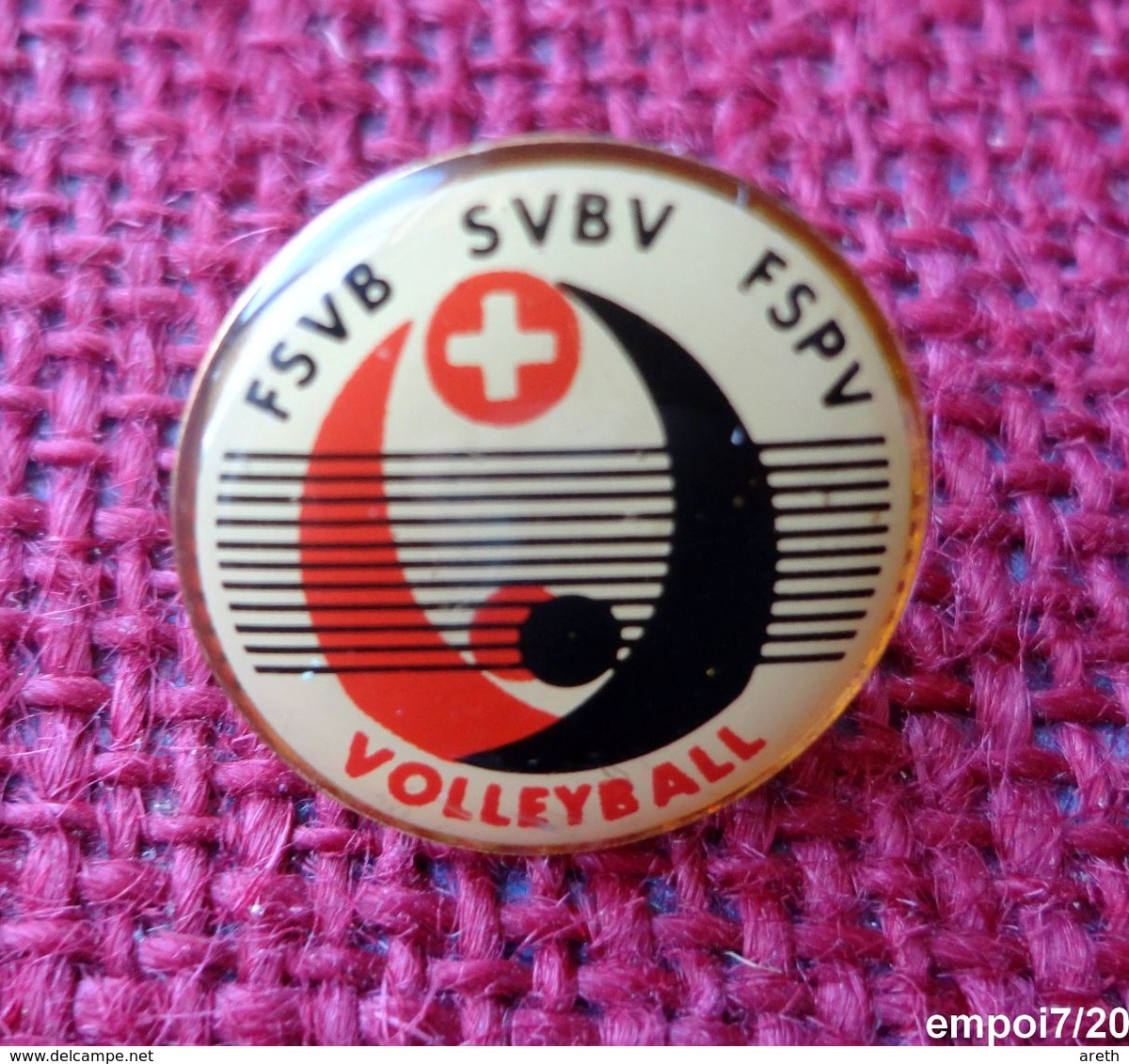 Pin's VOLLEYBALL FSVB SVBV FSPV - SUISSE - FÉDÉRATION SUISSE ASSOCIATION GENEVOISE - Volleybal