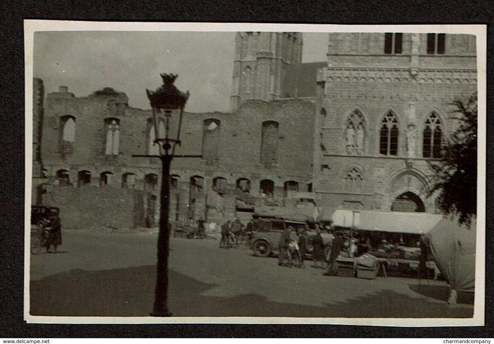 1933 - Petite Photo - 8 Cm X 5 Cm -Ypres / Ieper - Marché - Voir Scan - Luoghi