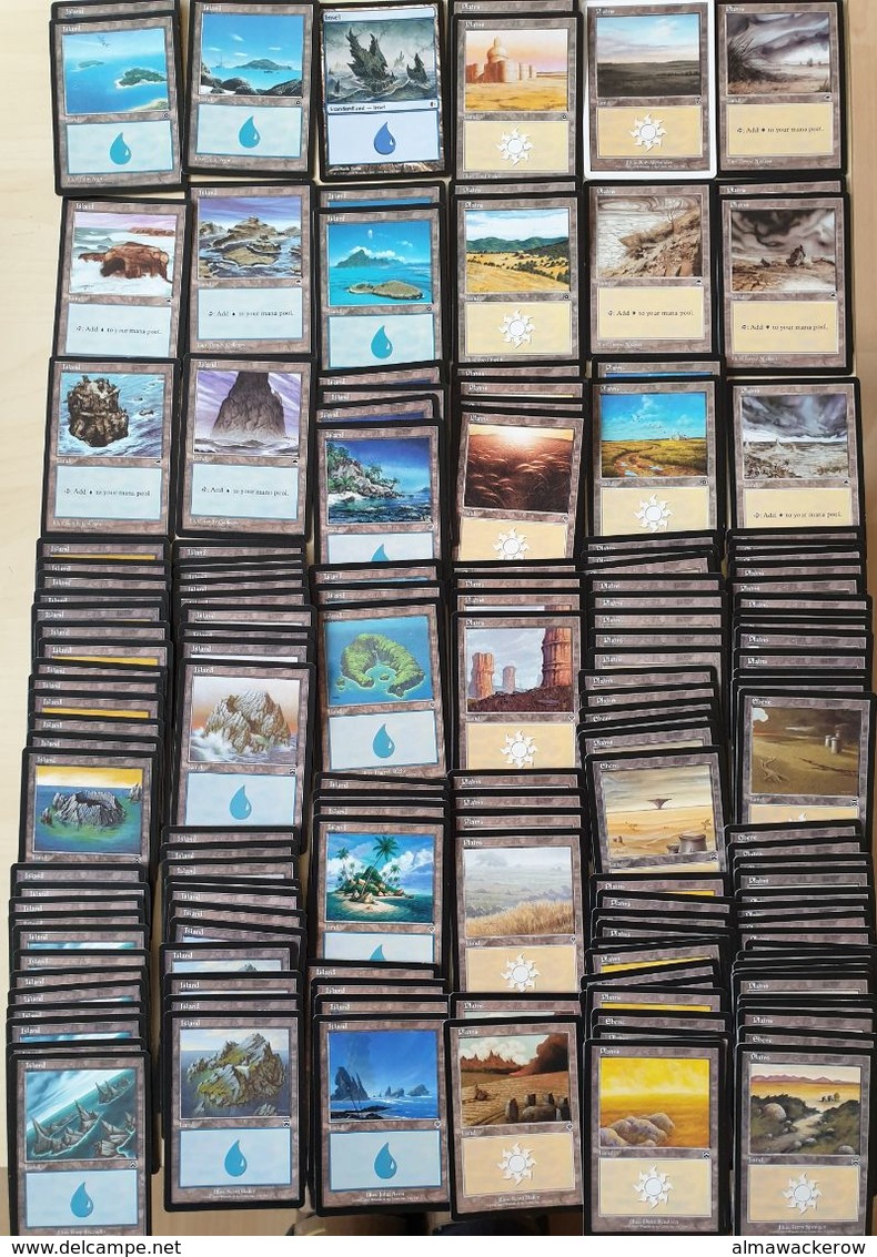 Accumulation of hundreds of MTG cards from different series, interesting opportunity starting at 0.99 Euro! See scans!