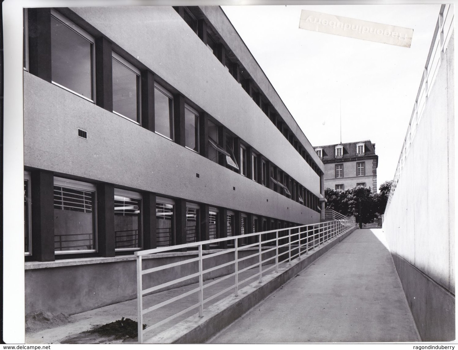 10 PHOTOS - 94 - IVRY-sur-SEINE - PHARMACIE et ECOLE INFIRMIERES de l'Hopital HOSPICE entre 1968 et 1971