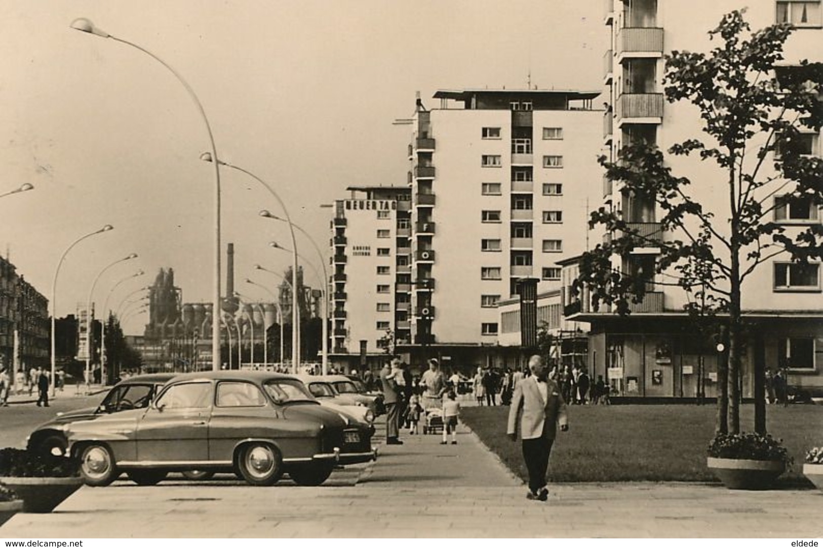 Real Photo Eisenhuttenstadt Sozialistische  Stadt Leninallee . Lenin . Foto Hertel Bitterfeld . P. Used - Eisenhuettenstadt