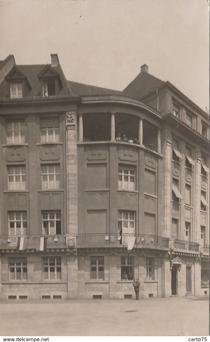 Photographie - Carte-photo - Militaire Devant Immeuble - Robert Masteur - Lieu à Situer - Fotografie