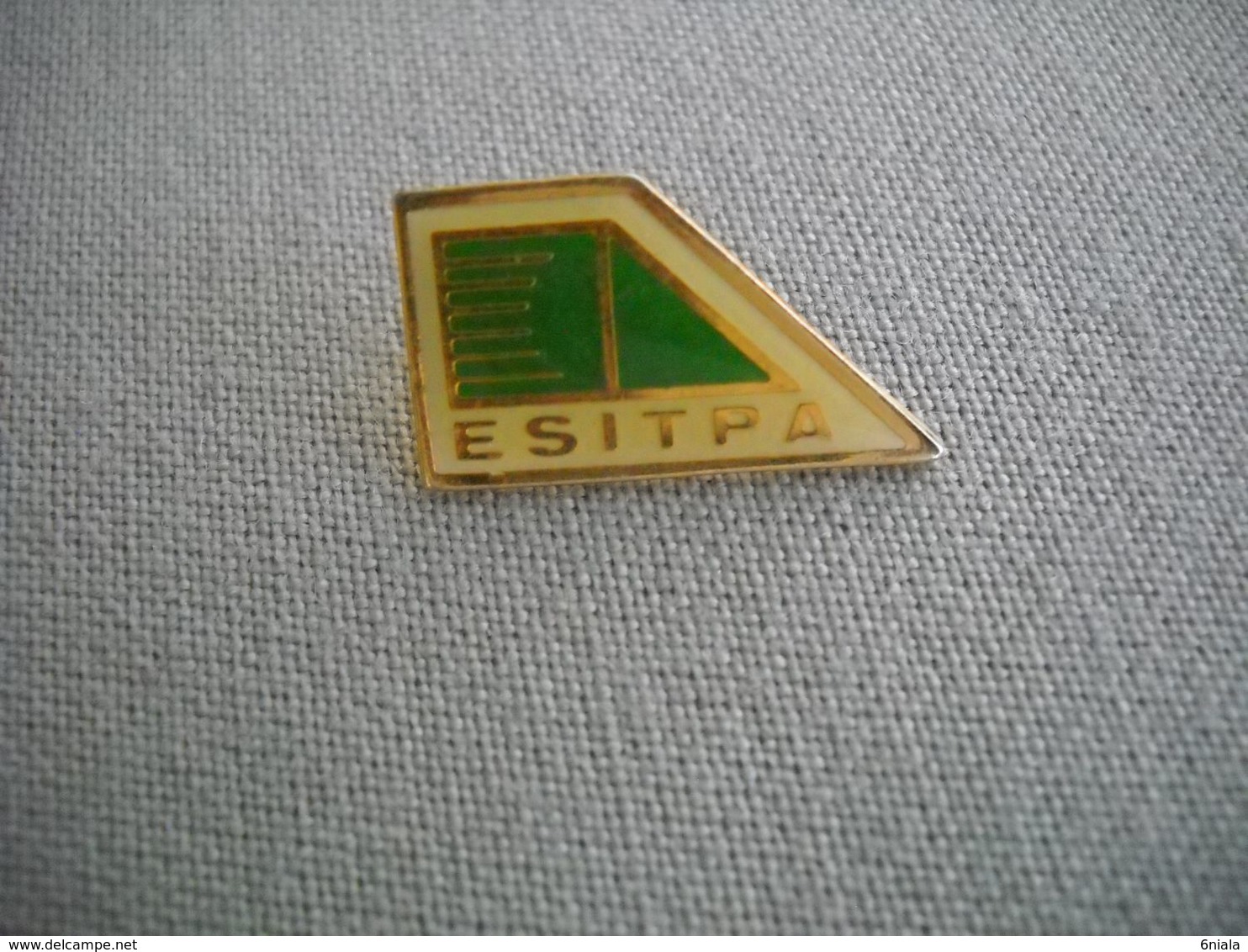 1676 Pin's Pins        ESITPA    Ecole Ingénieur Agriculture - Administración