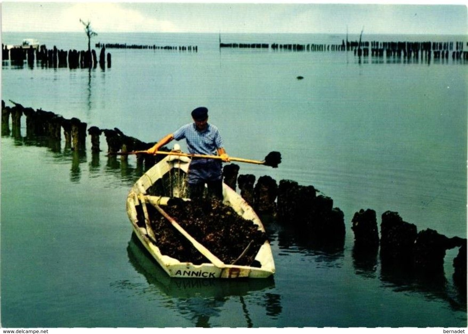 PARCS A MOULES ..  BARQUE   " ANNICK " - Artisanat