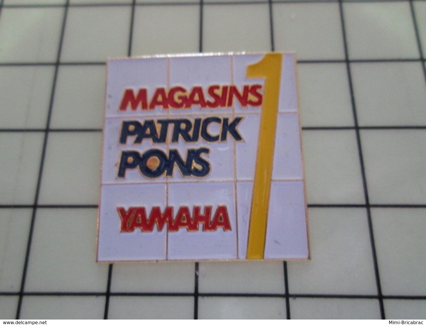1220 Pin's Pins / Beau Et Rare / THEME : MOTOS / MAGASINS PATRICK PONS YAMAHA Par BADGES IMPACT - Motos