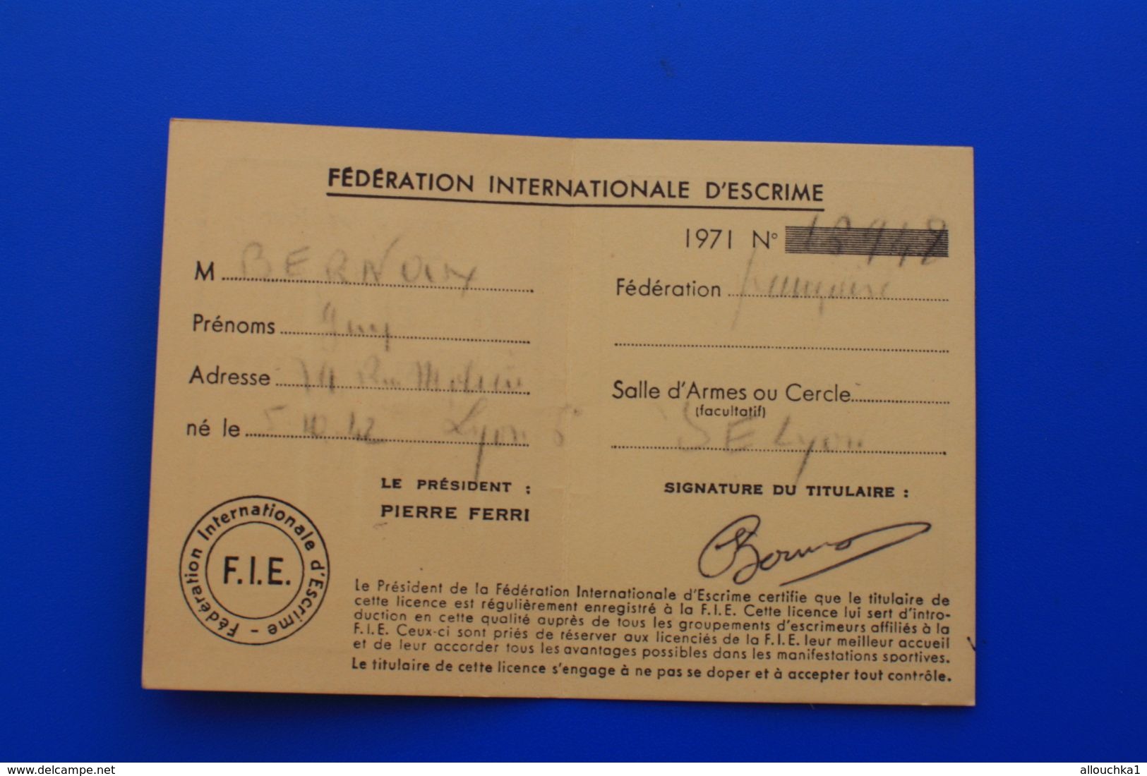 F.I.E. 1971 FÉDÉRATION INTERNATIONALE D'ESCRIME  LICENCE AMATEUR SALLE D'ARMES DE LYON - Esgrima