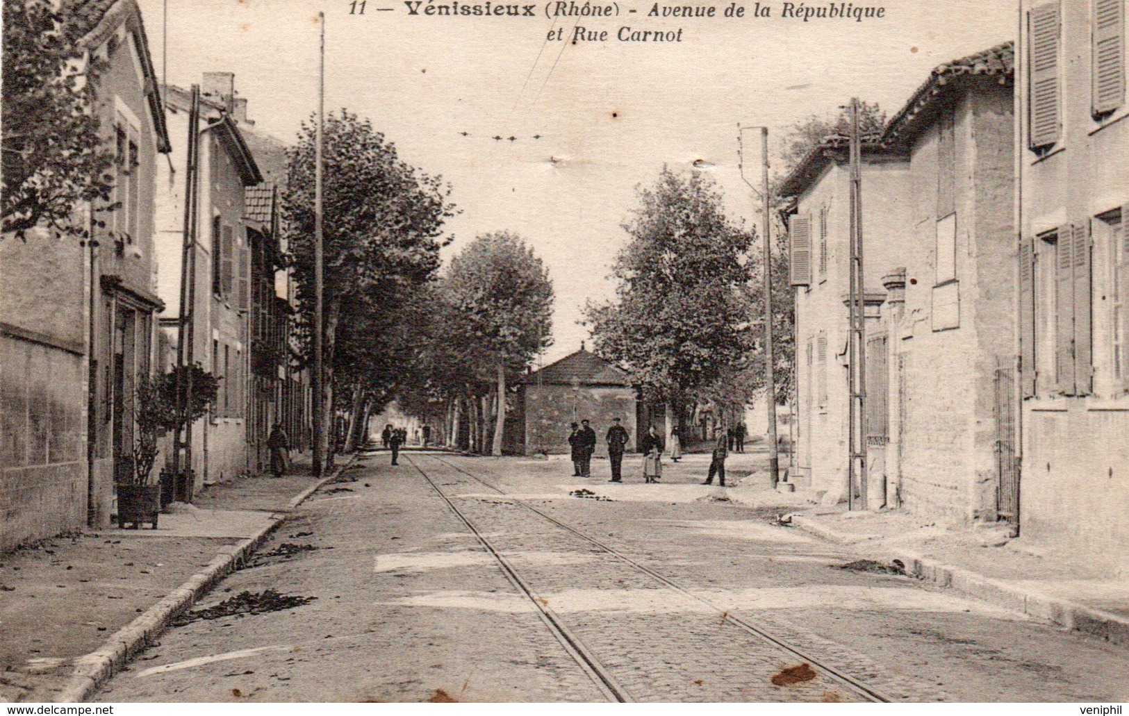 CARTE - VENISSIEUX - RHONE - AVENUE DE LA REPUBLIQUE ET RUE CARNOT -1907 - Vénissieux