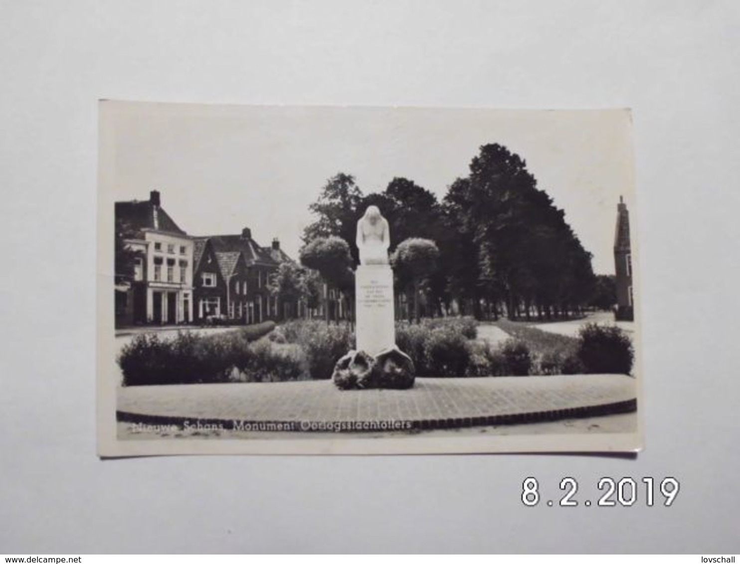 Nieuveschans. - Monument Oorlogsslachtoffers. (15 - 7 - 1952) - Nieuweschans