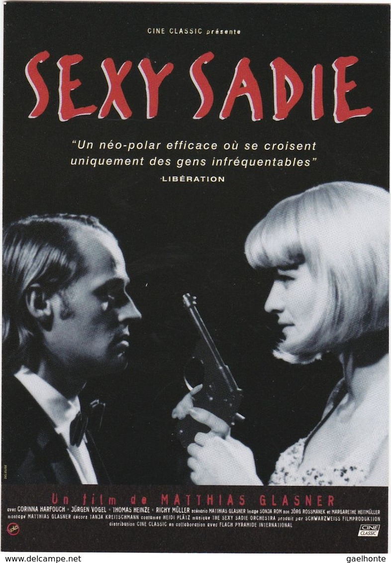 D2211 CARTE AFFICHE "SEXY SADIE", NEO POLAR DE MATTHIAS GLASNER, AVEC CORINNA HARFOUCH ET JÜRGEN VOGEL - 1997 - Affiches Sur Carte