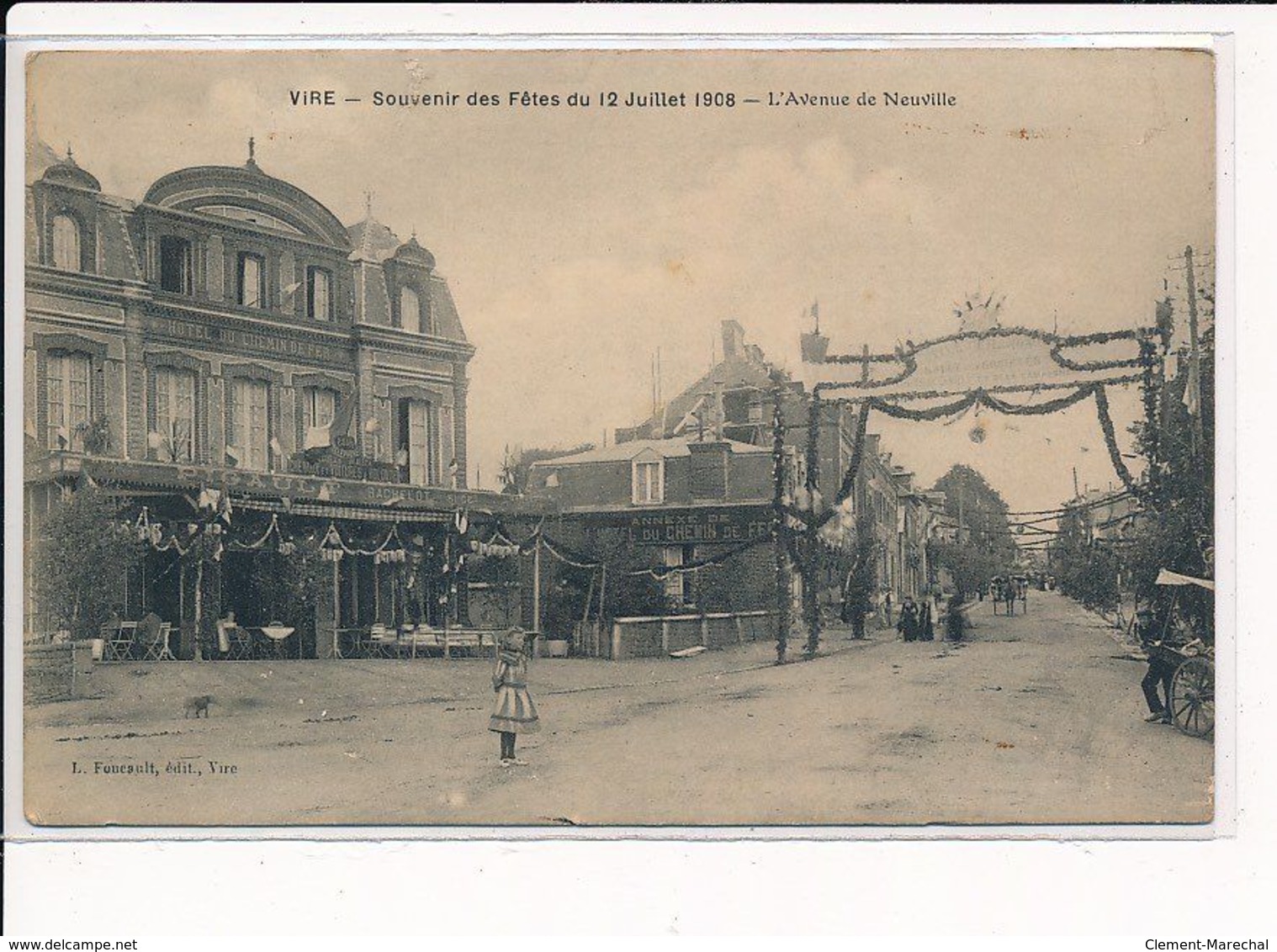 VIRE : Souvenir Des Fêtes Du 12 Juillet 1908, L'Avenue De Neuville - Très Bon état - Vire