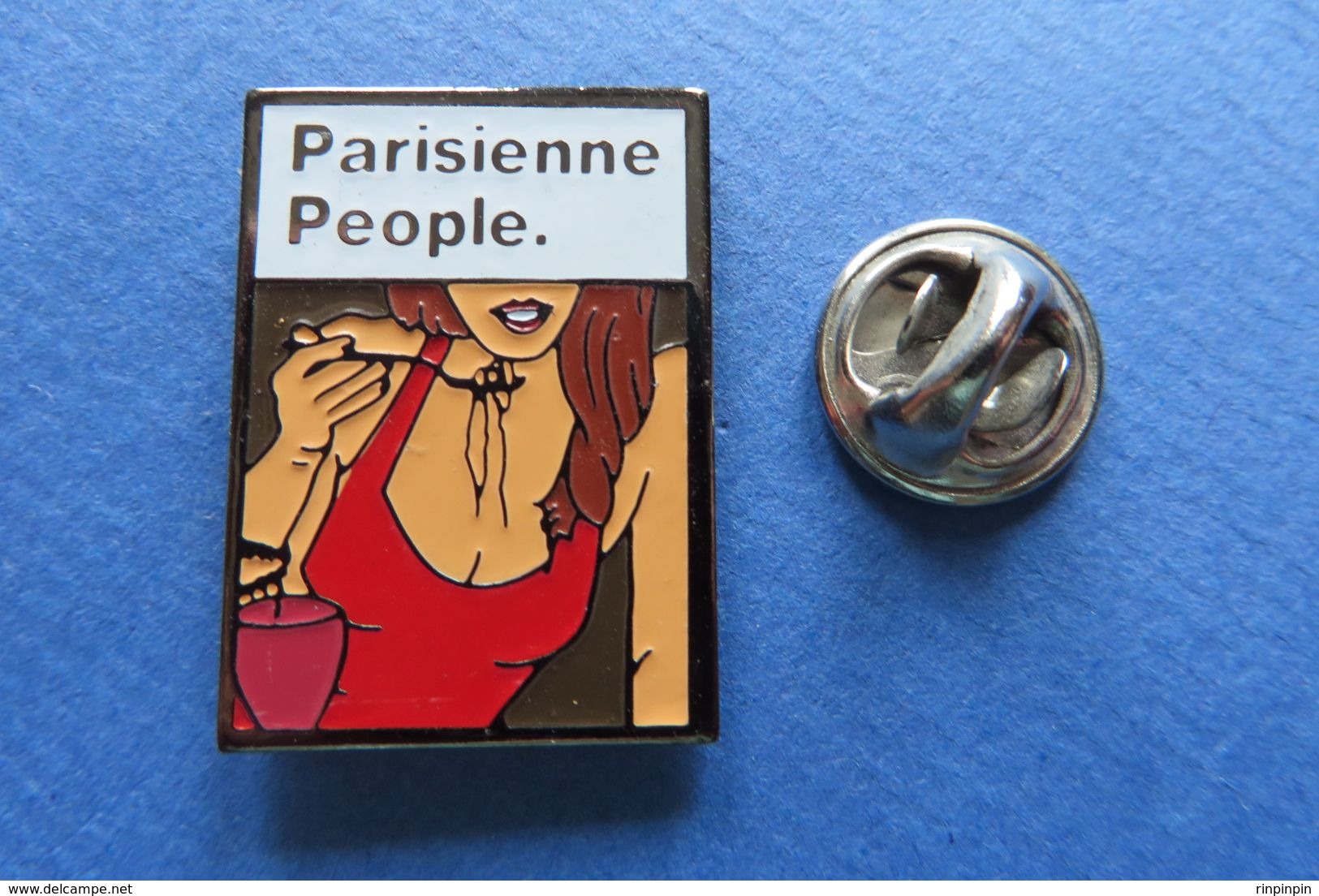 Pin's,PARISIENNE PEOPLE,TABAC,CIGARETTES,FEMME - Marques