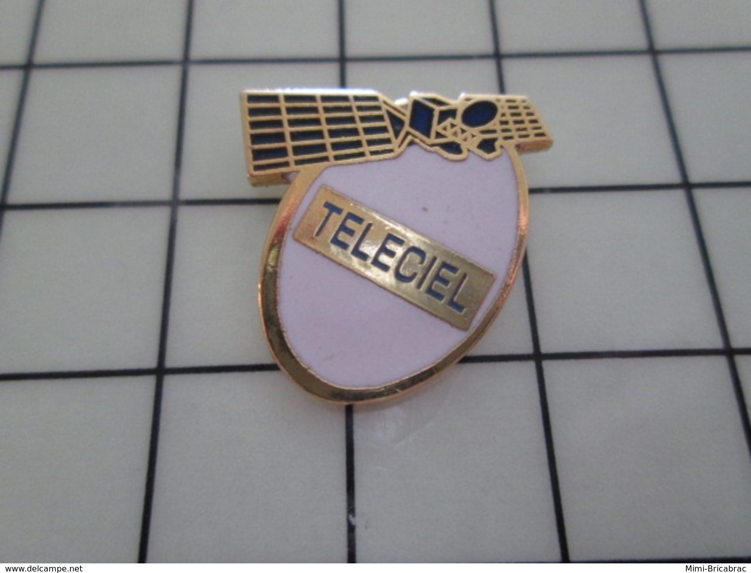 1220 Pin's Pins / Beau Et Rare / THEME : ESPACE / TELECIEL SATELLITE - Espace