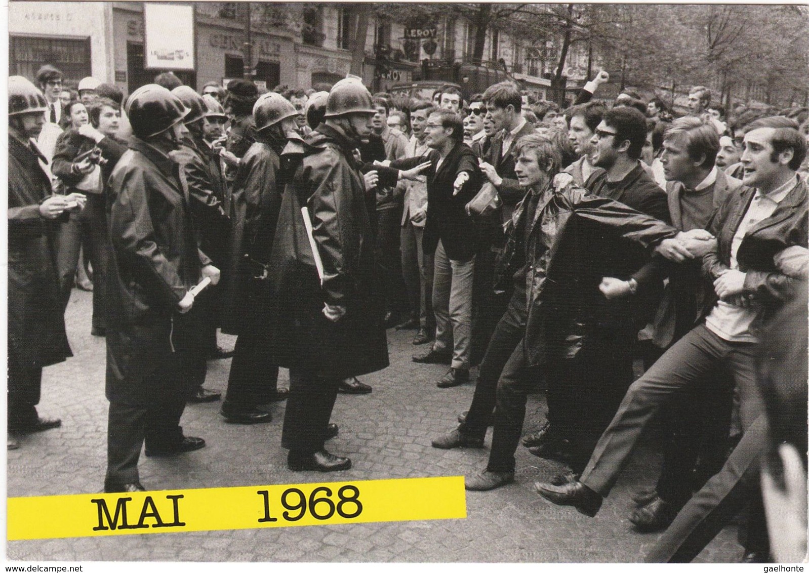 D2241 MANIFESTATION FRANÇAISE DE MAI 1968 - POLICIERS FACE AUX MANIFESTANTS - RÉÉDITION "LES GRANDS ÉVÉNEMENTS" - Strikes