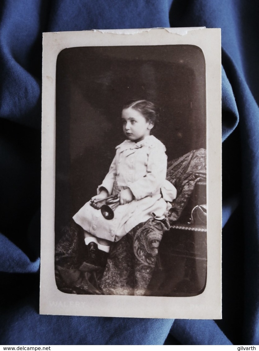 Photo Cdv Walery à Paris - Jeune Enfant Petite Trompette à La Main, Circa 1875 L512 - Oud (voor 1900)