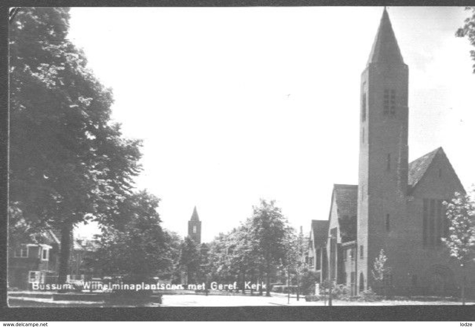 Nederland Holland Pays Bas Bussum Wilhelminaplantsoen En Gereformeerde Kerk - Bussum