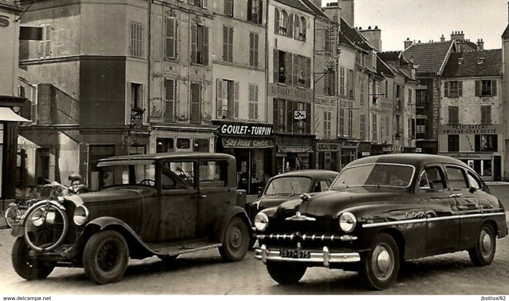 77  COULOMMIERS  N° 32 Anciennes  Voitures  LA PLACE  Goulet Turpin - Coulommiers