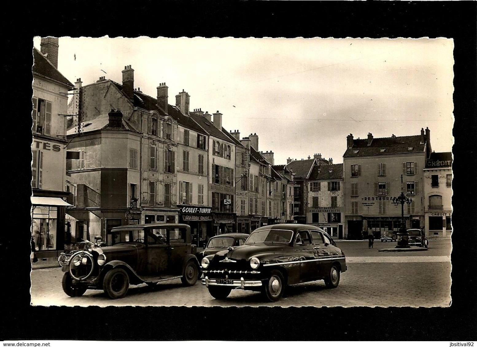 77  COULOMMIERS  N° 32 Anciennes  Voitures  LA PLACE  Goulet Turpin - Coulommiers