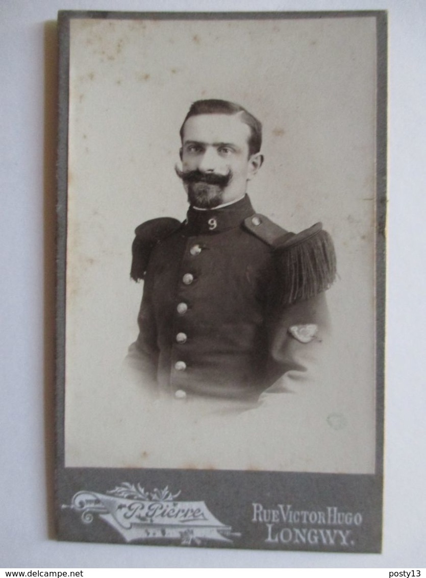 Photo CDV  Portrait De Militaire Du 9 ème Régiment D'infanterie - Chasseur à Pied - Photo De Pierre à LONGWY - BE - BE - Guerra, Militari