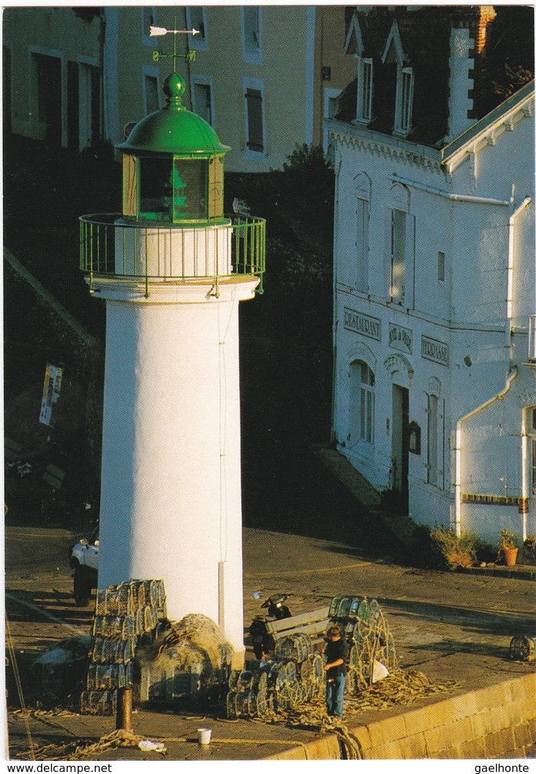 D2393 PHARE - VUURTOREN - LIGHTHOUSE - BELLE ÎLE EN MER - LE PHARE DU PORT DE SAUZON - Lighthouses