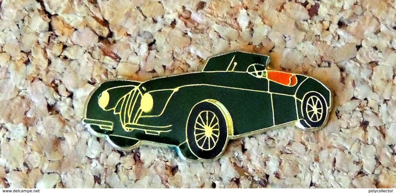 Pin's JAGUAR XK Cariolet Verte - Verni époxy - Fabricant SHELL - Jaguar