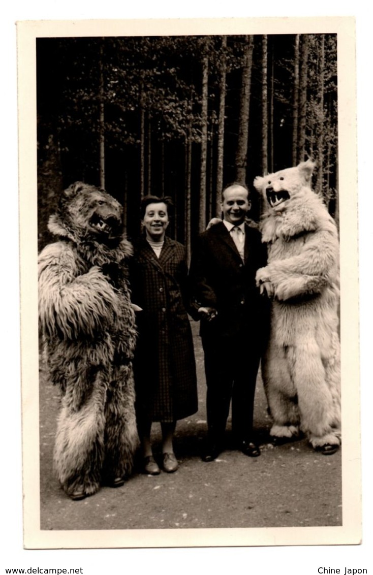 Old BEAR Costumes W/ Couple / Costume D'ours PHOTO Postcard Ours Bär Surrealisme Hagenbeck - Bären