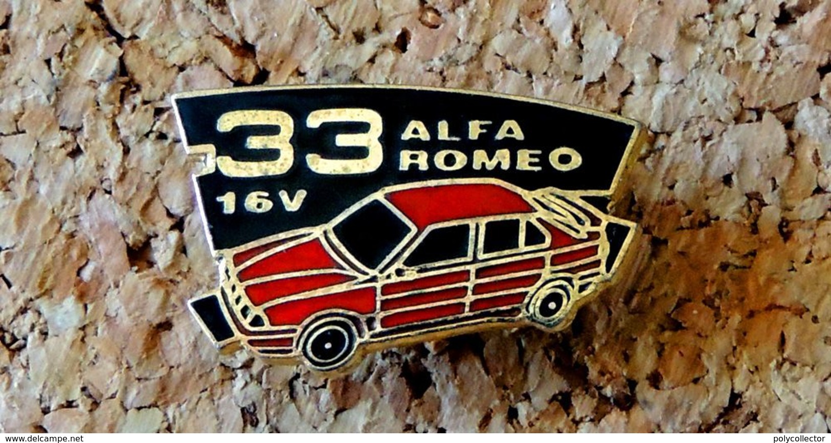 Pin's ALFA ROMEO Alfa 33 16V Rouge Vitres Noires - émaillé - Fabricant FORMULA Paris - Alfa Romeo