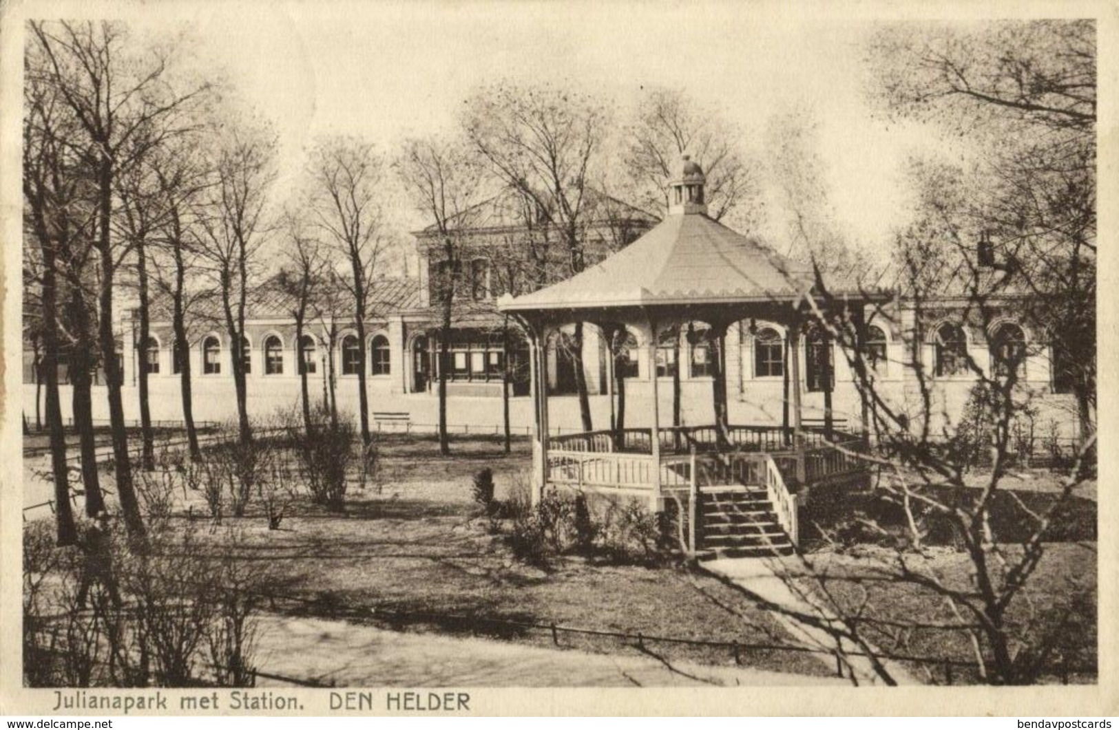 Nederland, DEN HELDER, Julianapark Met Station (1930s) Ansichtkaart - Den Helder