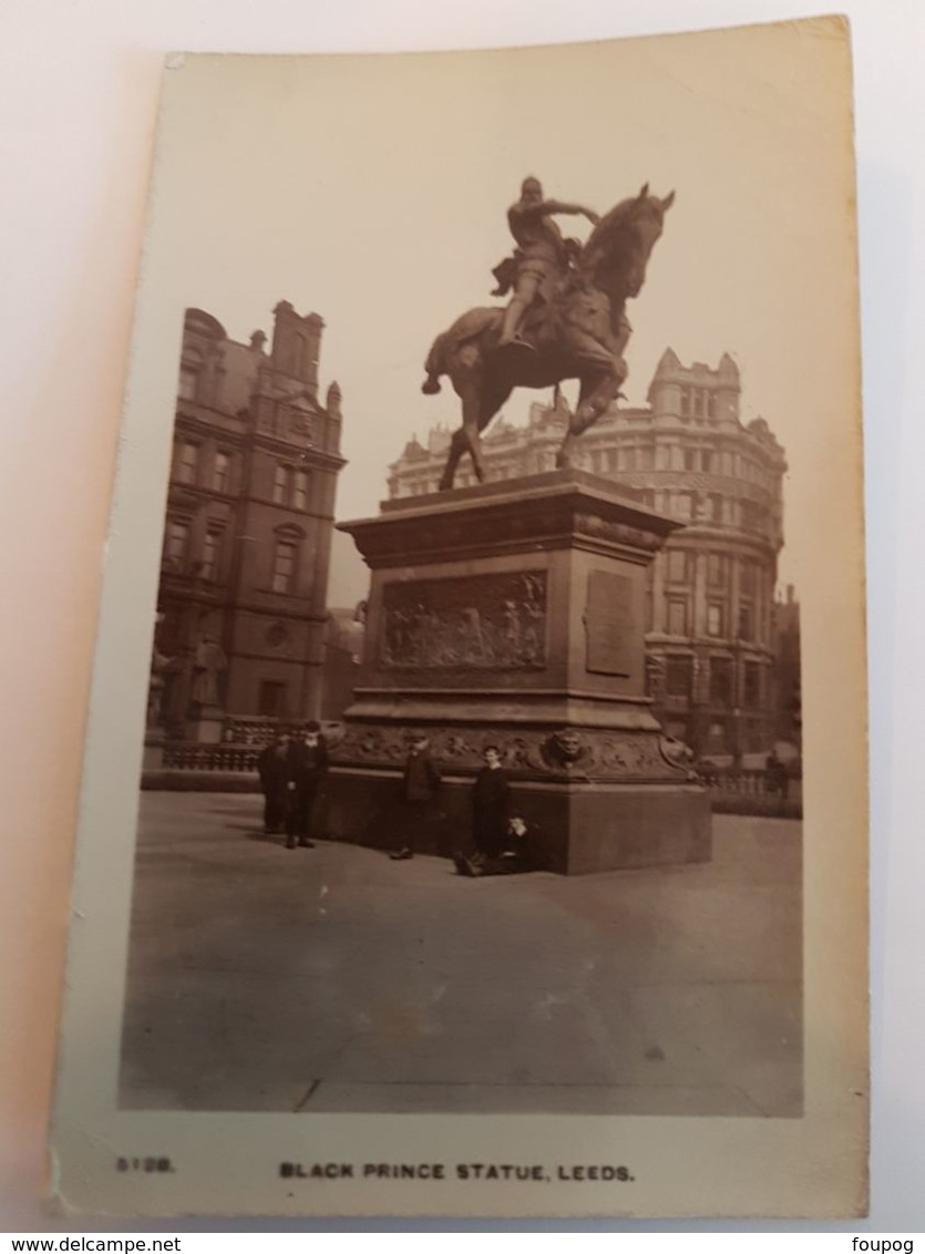 2 CARDS LEEDS TOWN HALL BLACK PRINCE STATUE ROYAUME UNI - Leeds