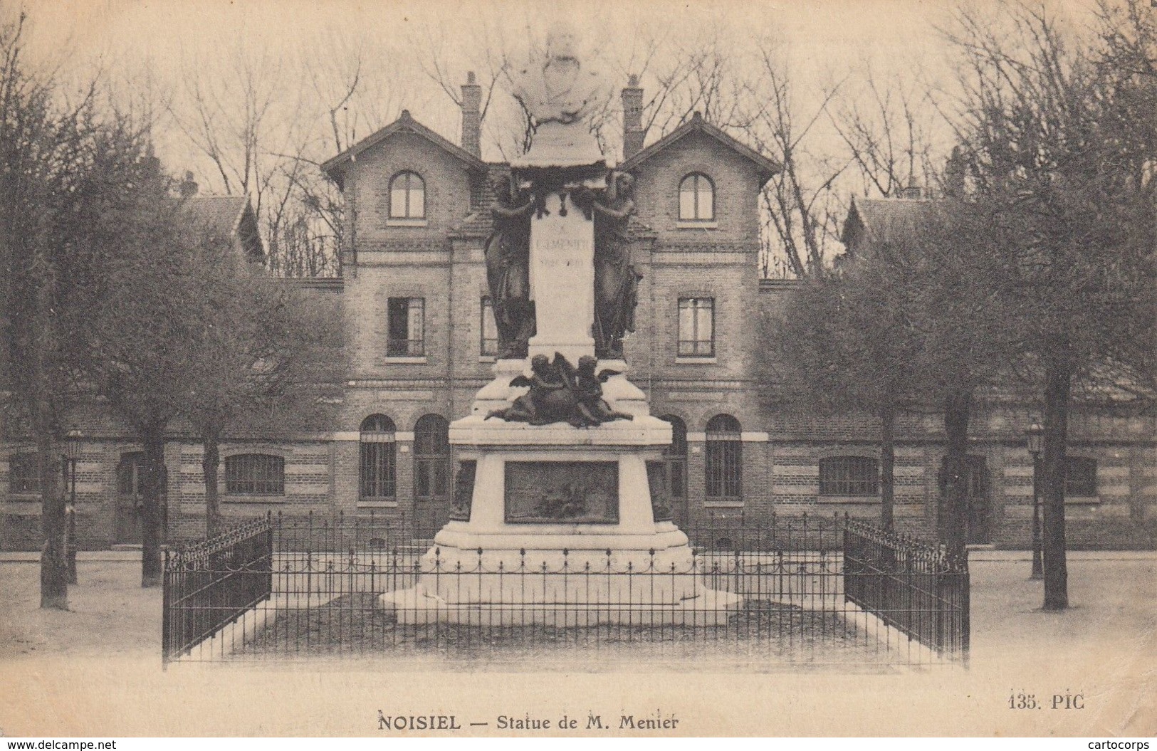 77 - Noisiel - Statue De M.Menier - Noisiel